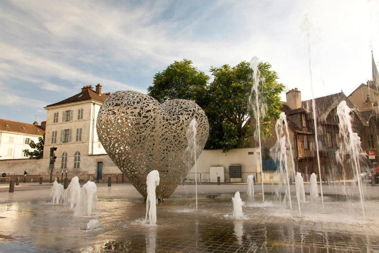 Hotel Domaine De La Foret D'orient, Logis Hotel, Restaurant, Et Golf 4*