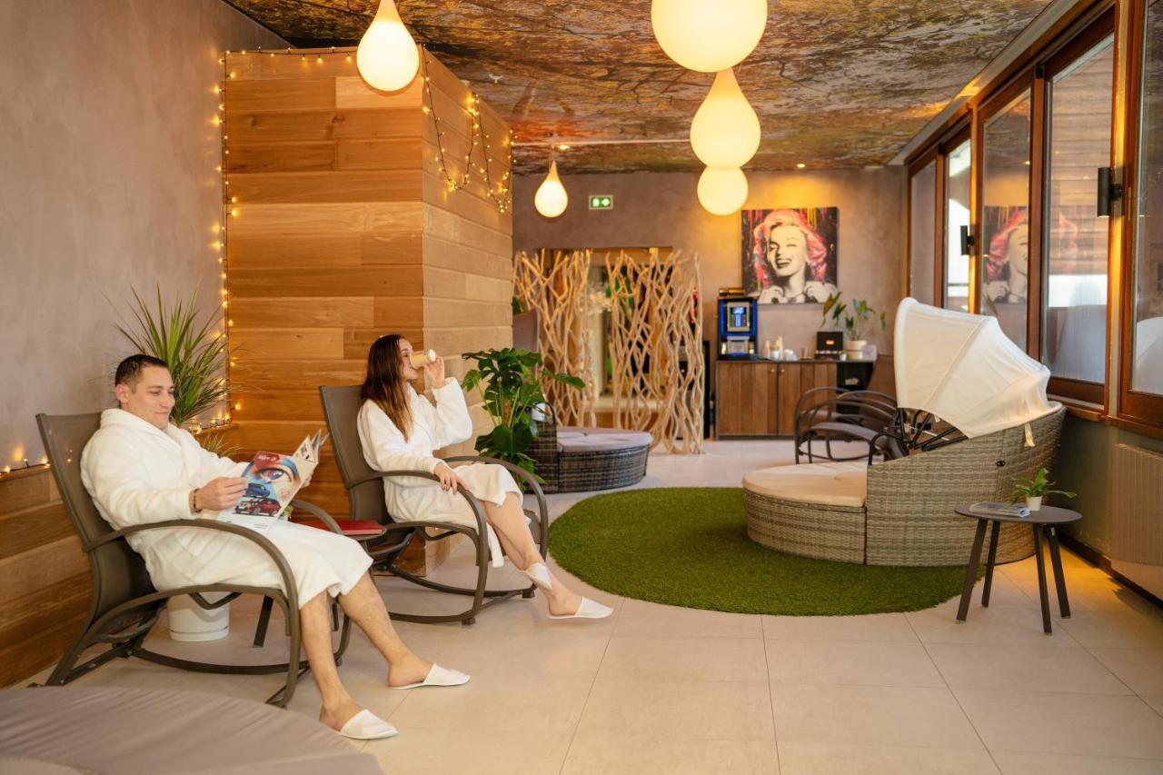 Domaine De La Foret D'orient, Logis Hotel, Restaurant, Et Golf Hotel 4*