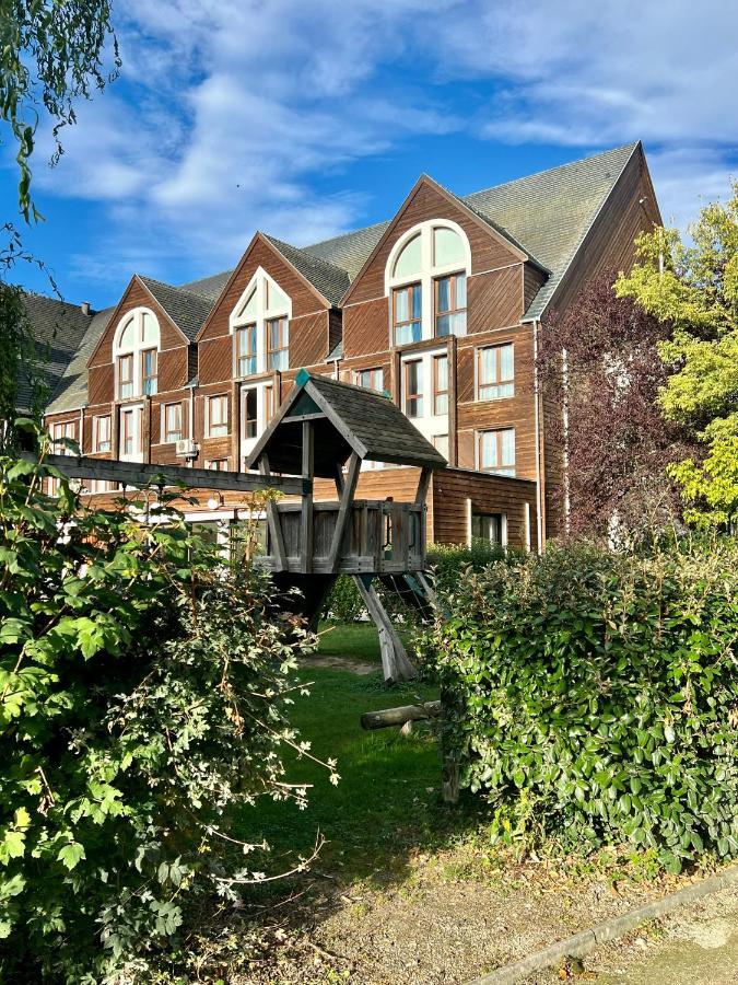 Hotel Domaine De La Foret D'orient, Logis Hotel, Restaurant, Et Golf 4*