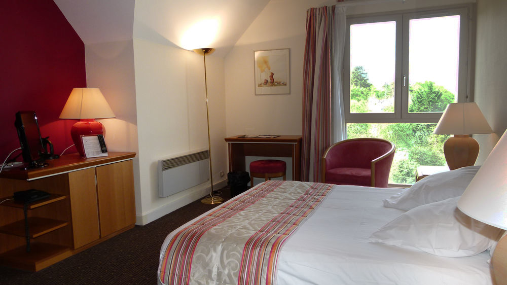 Domaine De La Foret D'orient, Logis Hotel, Restaurant, Et Golf Hotel