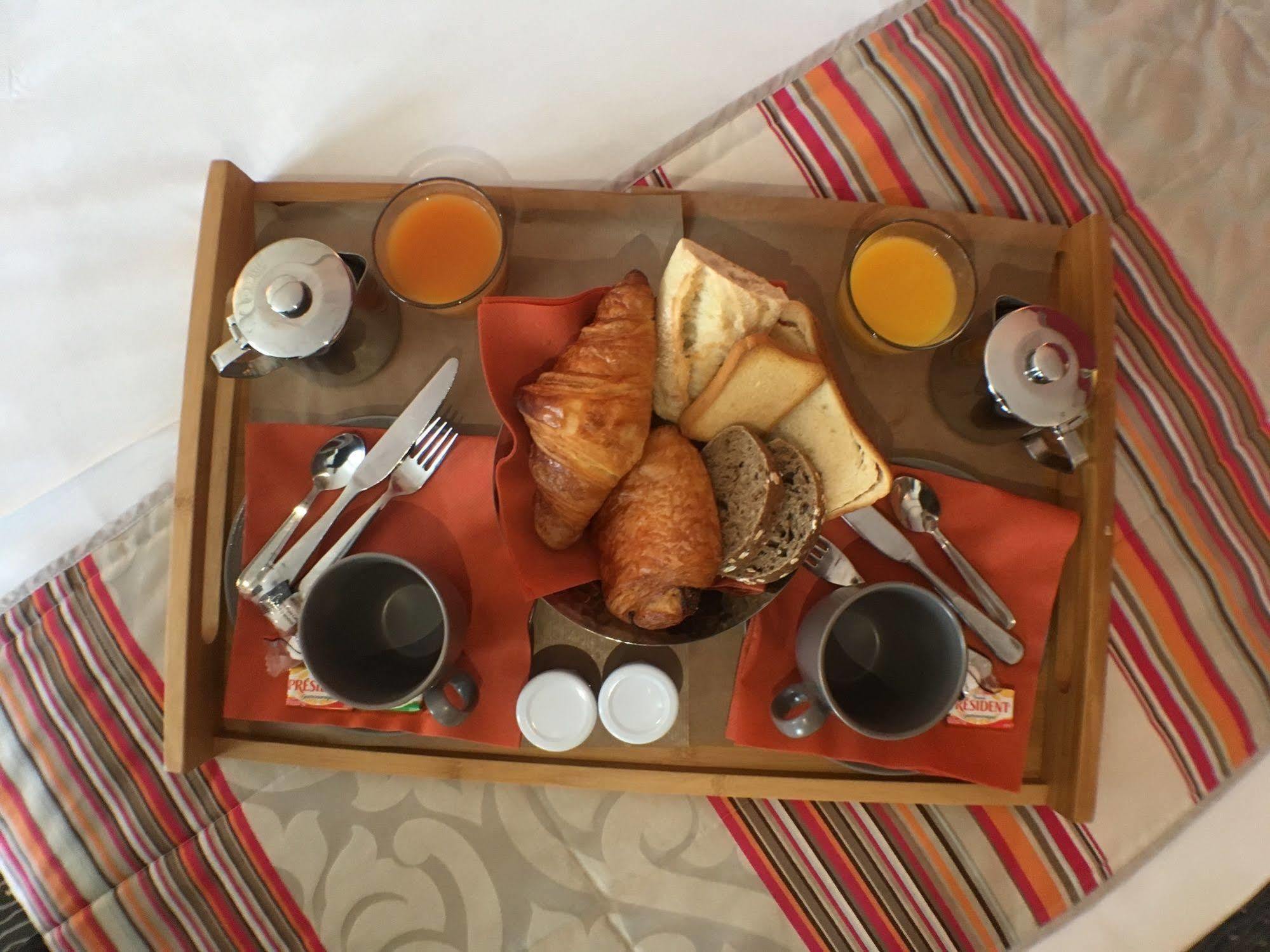 Hotel Domaine De La Foret D'orient, Logis Hotel, Restaurant, Et Golf Rouilly-Sacey
